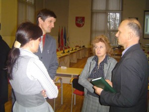 Iš kairės: I. Vasiljevienė, J. Jaunius, J. Bandzienė ir A. Bielskis, regis, suprato, ko iš savivaldybės nori STT. (Oresto Lidžiaus nuotr.)