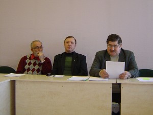 Etikos komisijos nariai (iš kairės) R. Jovaiša, A. Vanagas ir J. Sauspreškis leido V. Kainovaičiui pabėgti nuo tolesnio jo veiklos svarstymo komisijoje. (Oresto Lidžiaus nuotr.)