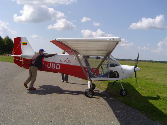 Šilutės aviatoriai vejami iš aerodromo. (www.silutesetazinios.lt archyvo nuotr.)
