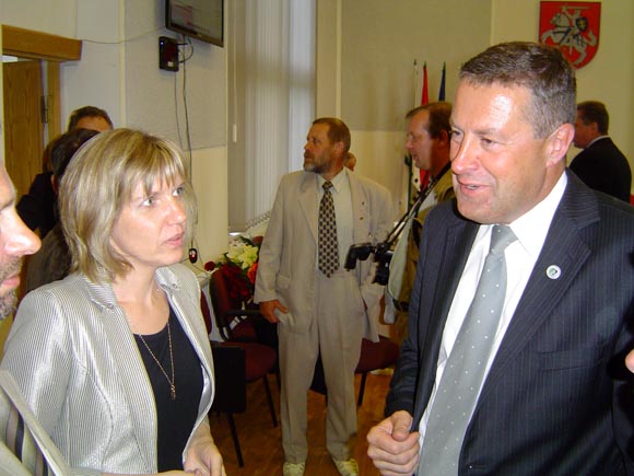 Į merus vietoj V. Pozingio (dešinėje) išrinkta D. Žebelienė (kairėje). (Oresto Lidžiaus nuotr.)