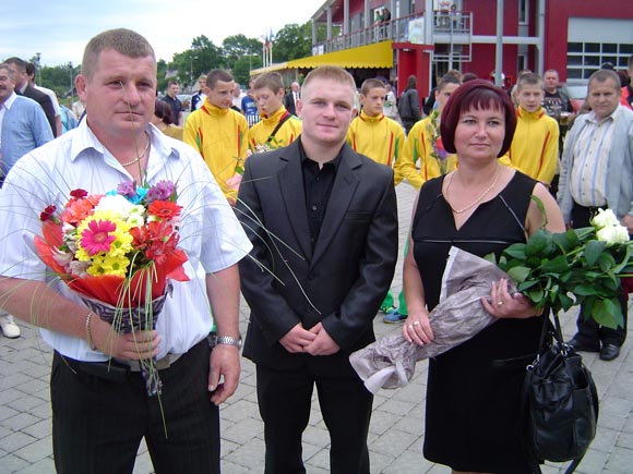 E. Petrauskas su savo tėvais. (Oresto Lidžiaus nuotr.)