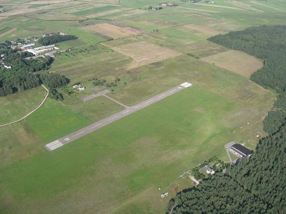 Šilutės aerodromas iš oro. (lt.wikipedia.org nuotr.)