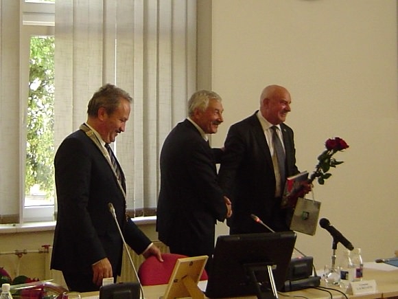 V. Laurinaitis (iš kairės), A. Balčytis ir S. Šeputis išlaikė valdžią savo rankose.(Oresto Lidžiaus nuotr.)