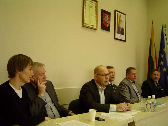 Šilutės liberalsąjūdiečiams toliau vadovaus R. Ambrozaitis (trečias iš kairės). (www.silutesetazinios.lt archyvo nuotr.)