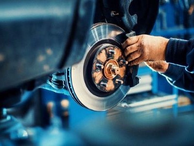 Kaip išvengti automobilio stabdžių gedimo?